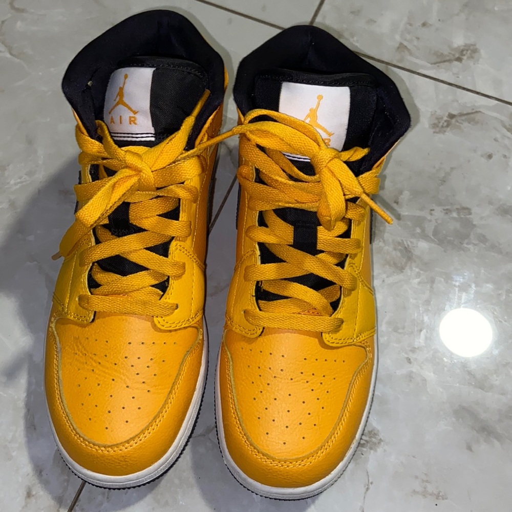 Kids Jordan 1 mid